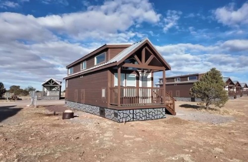Valle Cabin | 061B Grand Canyon Chalet near South Rim King Bed