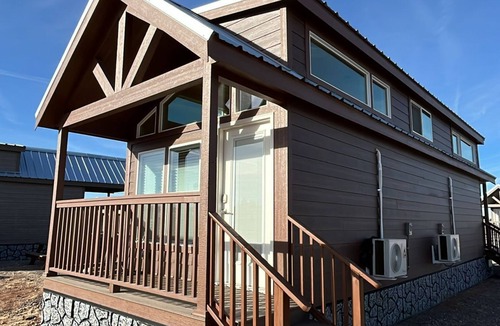 Valle Cabin | 061B Grand Canyon Chalet near South Rim King Bed