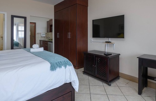 Port Edward Apartment | 1 bedroom studio apartment with ocean views