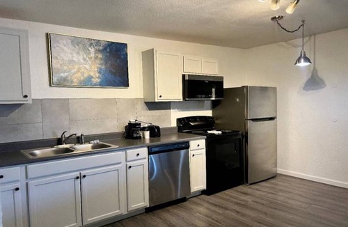 Sierra Vista Apartment | 1 King Bed | Non-Smoking, Kitchen