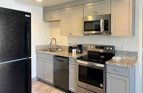 Sierra Vista Apartment | 1 King Bed | Non-Smoking, Kitchen