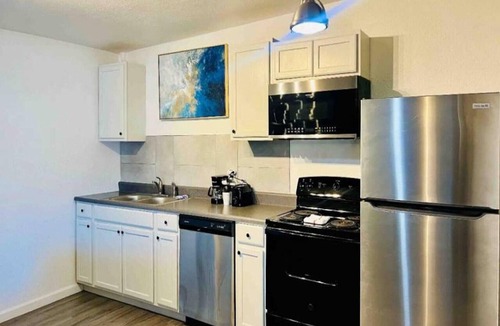 Sierra Vista Apartment | 1 King Bed | Non-Smoking, Kitchen