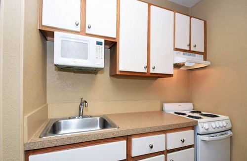 Maryland Heights Apartment | 1 Queen Bed | Non-Smoking, Kitchen