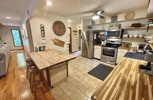Bushkill House | #1 Rated Poconos Lodge Near Shawnee – Game Room & Community Indoor Pool/Hot Tub
