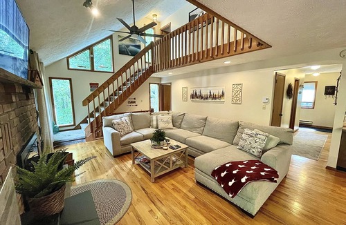 Bushkill House | #1 Rated Poconos Lodge Near Shawnee – Game Room & Community Indoor Pool/Hot Tub