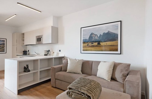 Laives Apartment | 119 m² Apartment ∙ 2 bedrooms ∙ 6 guests