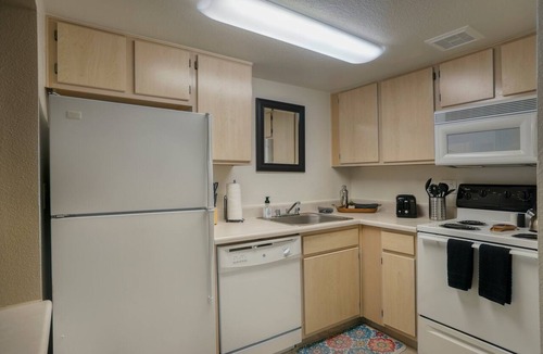 New Papago Parkway Apartment | 124Bike, Hike, Explore – Adventure-Ready 1BR in Gated Community!