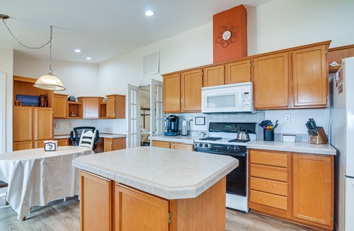 Big Water House | 13 Mi to Lake Powell: Mtn-View Home w/Deck & BBQ