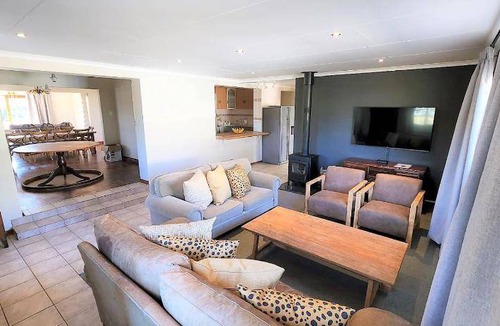 Nottingham Road House | 150 m² House ∙ 4 bedrooms ∙ 8 guests