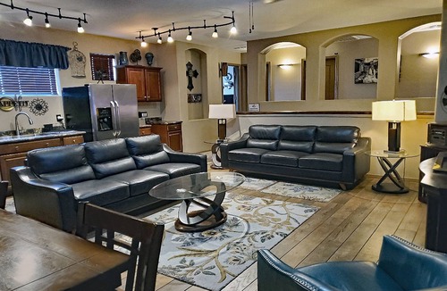 Centerra House | 1940s Sentimental Journey-3 BDR-2BATH-Let your stay be a little sentimental!