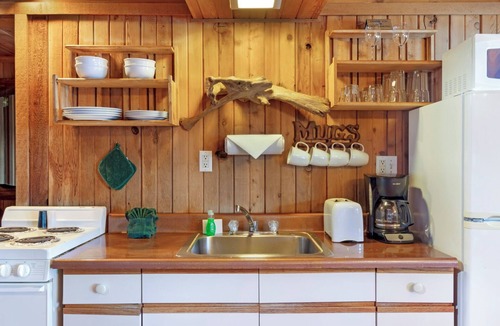 Eastsound Cabin | 1BR Beachfront Cabin directly on world class west-facing beach!