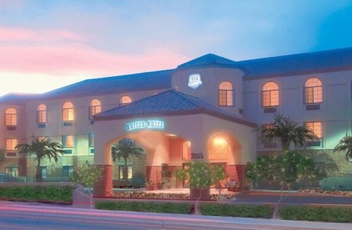 Miramonte Resort | 1BR w/WiFi & Resort Pool Near Attractions- Golf, Hike, Explore, Shop & Dine!