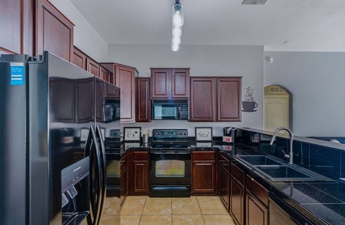 Paradise Valley Village Condo | 2 bed | 2 bath Condo | POOL | GARAGE