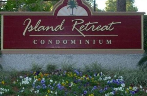 Saint Simons Heights House | 2 bed - 2 bath Island Retreat Condo with pickleball court!