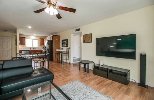 Fashion Square Condo | 2 Bedrm Condo in Heart of Old Town