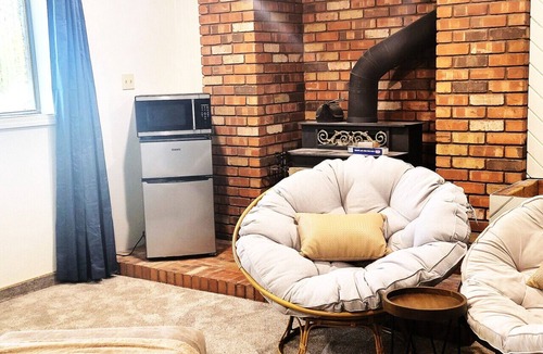 Page House | 2 Bedroom, Washer/Dryer, Sleeps 6, lower, (No Kitchen)