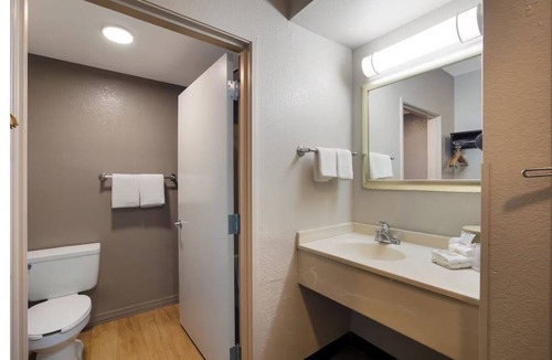 Cortaro Hotel | 2 Comfort spaces with Easy Access to Local Shops and Nature