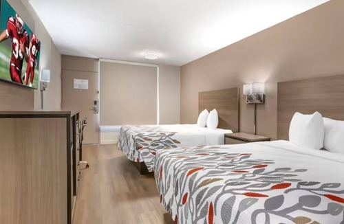 Tucson Hotel | 2 Comfy Room Near Tucson Expo Center w/Pool