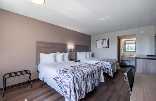 Tucson Hotel | 2 Comfy Room Near Tucson Expo Center w/Pool