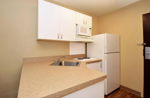 Eagan Apartment | 2 Full Beds | Non-Smoking, Kitchen