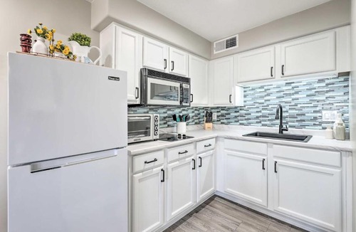 Gilbert Apartment | 2 Mi to Dtwn Gilbert! Snowbird Escape w/Pool