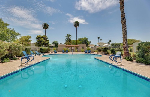 South Scottsdale House | 2 Mi to Old Town & Fashion Sq: Townhome w/Pools