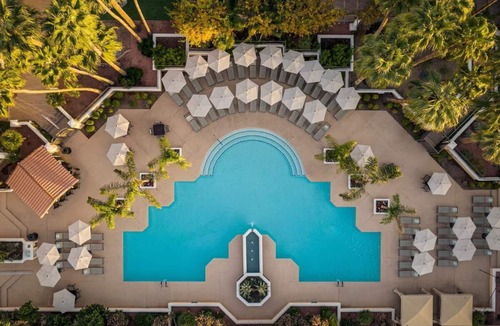 Downtown Resort | 2 Queen Beds & Gorgeous Sunset Views! Pet Friendly, Free Parking!