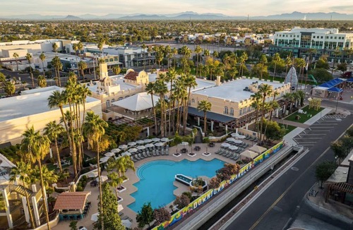 Downtown Resort | 2 Queen Beds & Gorgeous Sunset Views! Pet Friendly, Free Parking!