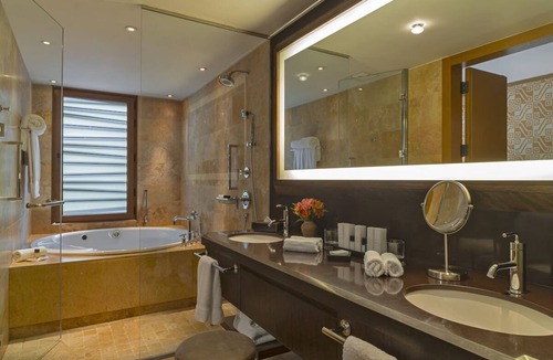 Maras Hotel | 2 Stylish Rooms w/Balcony | Close to Machu Picchu Ruins | Free Parking | Pools