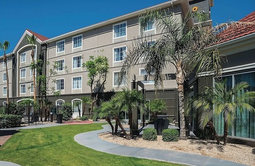 Ahwatukee Foothills Hotel | 2 x King Bed DLX La Quinta Inn by Wyndham Phoenix