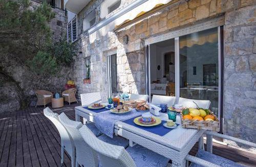 Erchie House | 200 m² House ∙ 4 bedrooms ∙ 8 guests