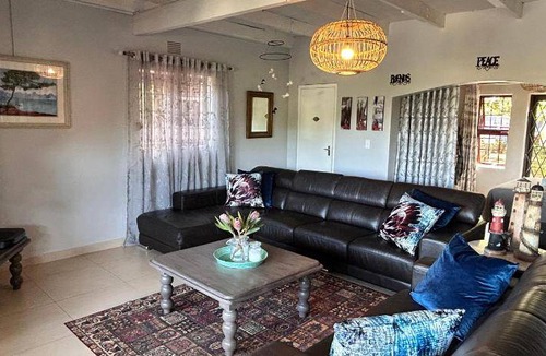 Port Edward House | 200 m² House ∙ 5 bedrooms ∙ 10 guests