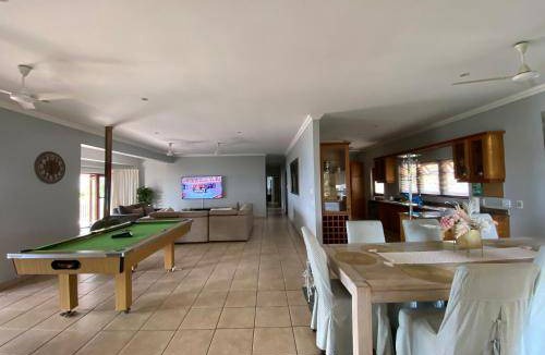 Hibberdene House | 250 m² House ∙ 4 bedrooms ∙ 8 guests