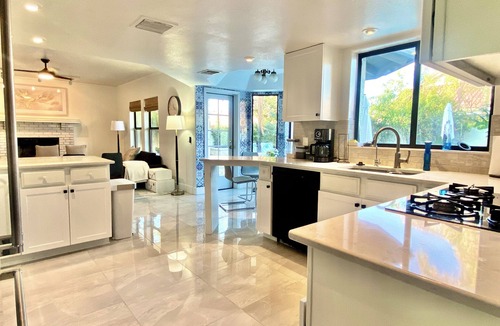 Val Vista Lakes House | 2800 SQFT Estate - Large Yard - Val Vista Lakes