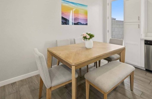 Glendale Apartment | 2B2B Free Parking & Premium Beds