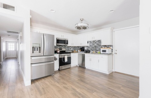 Downtown Phoenix House | 2BR Downtown Retreat - Jetted Tub & Private Stay!