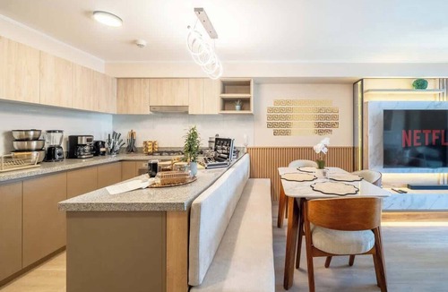 Petit Jean Ocharan Condo | 2BR Prime Larco Walk Larcomar Full Amenities