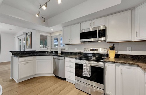 Cottonwood House | 2BR Sun Lakes w Sunset Views, Covered Patios, Pickleball and Pool Access