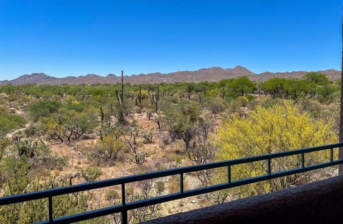 Rancho Vistoso Condo | 2nd-floor condo with sunset, mtn, & valley views, hot tub, pool, gym, balcony