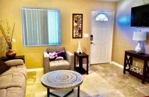 Tucson House | 2nd St 1 Awesome 2-Bedroom Unit in Hummingbird Alcove