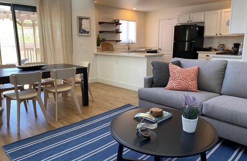 Campus Farm House | 3 BDR 2.5 BATH TOWNHOME @ 1ST AND LIMBERLOST (WHOLE HOUSE)