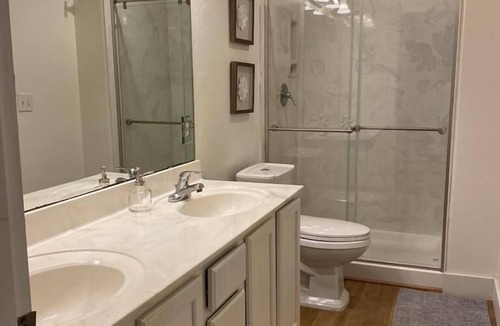 Campus Farm House | 3 BDR 2.5 BATH TOWNHOME @ 1ST AND LIMBERLOST (WHOLE HOUSE)