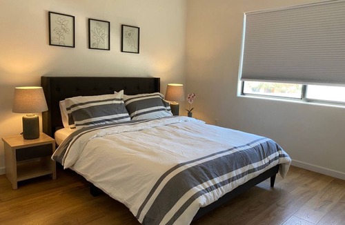 Campus Farm House | 3 BDR 2.5 BATH TOWNHOME @ 1ST AND LIMBERLOST (WHOLE HOUSE)
