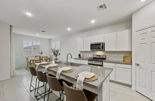 Queen Creek House | 3 bed, Sleeps 8! Discount!. Heated Community Pool.