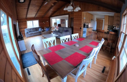 Hastings House | 3-bedroom house in Hastings sitting on the Mississippi River ridge.
