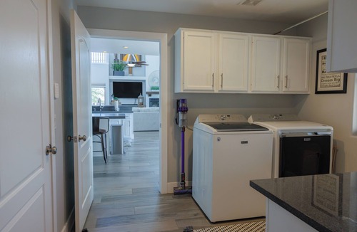 County Island House | 3-Bedroom Luxury Home Mesa, AZ, Private Pool, Hot Tub & Putting Green/Golf
