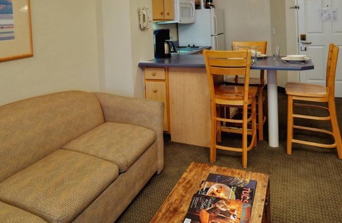 Palo Verde House | 3 Comfortable Units for Large Groups, Kitchen, Pool, Shop at Tucson Mall