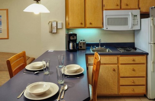 Palo Verde House | 3 Comfortable Units for Large Groups, Kitchen, Pool, Shop at Tucson Mall