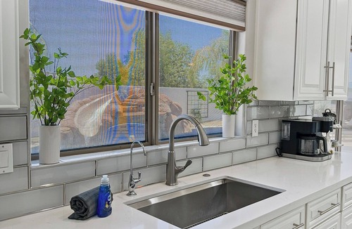 Queenland Manor House | 3 King Rooms, Sleeps 12 Heated Pool, Waterslide Paradise! 30 Night Min.