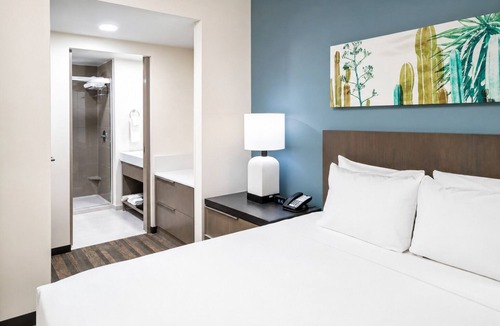 Tempe Hotel | 3 Tempe Suites – Pool, Gym, Walk to Mill Ave, Lake, Desert Garden & Dining
